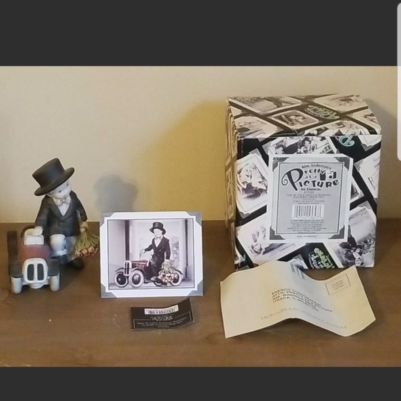 Pretty As A Picture One Of Lifes Sweetest Moments Enesco Figurine 472379 - Picture 10 of 12